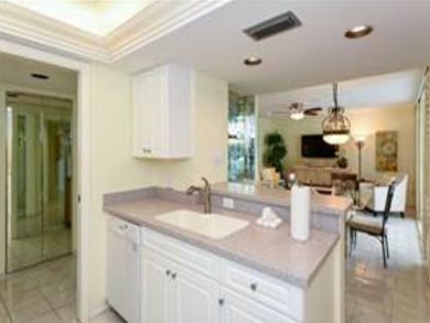 Modern Beachside Vacation Condo 2 Bedooms for Rent Week